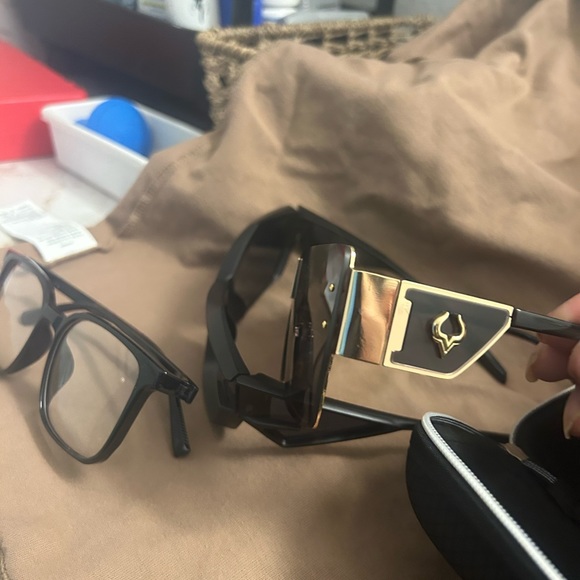 Glasses - Picture 2 of 5